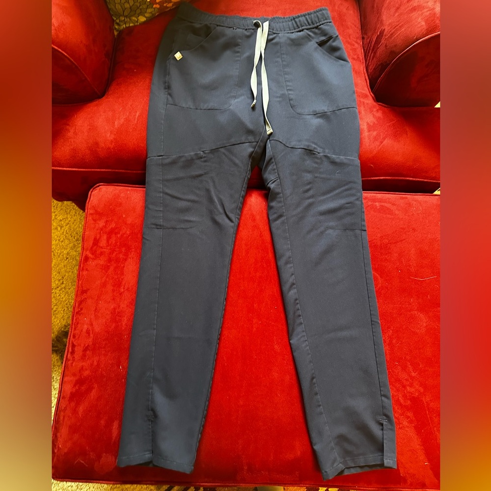 Figs women’s straight leg scrub pants